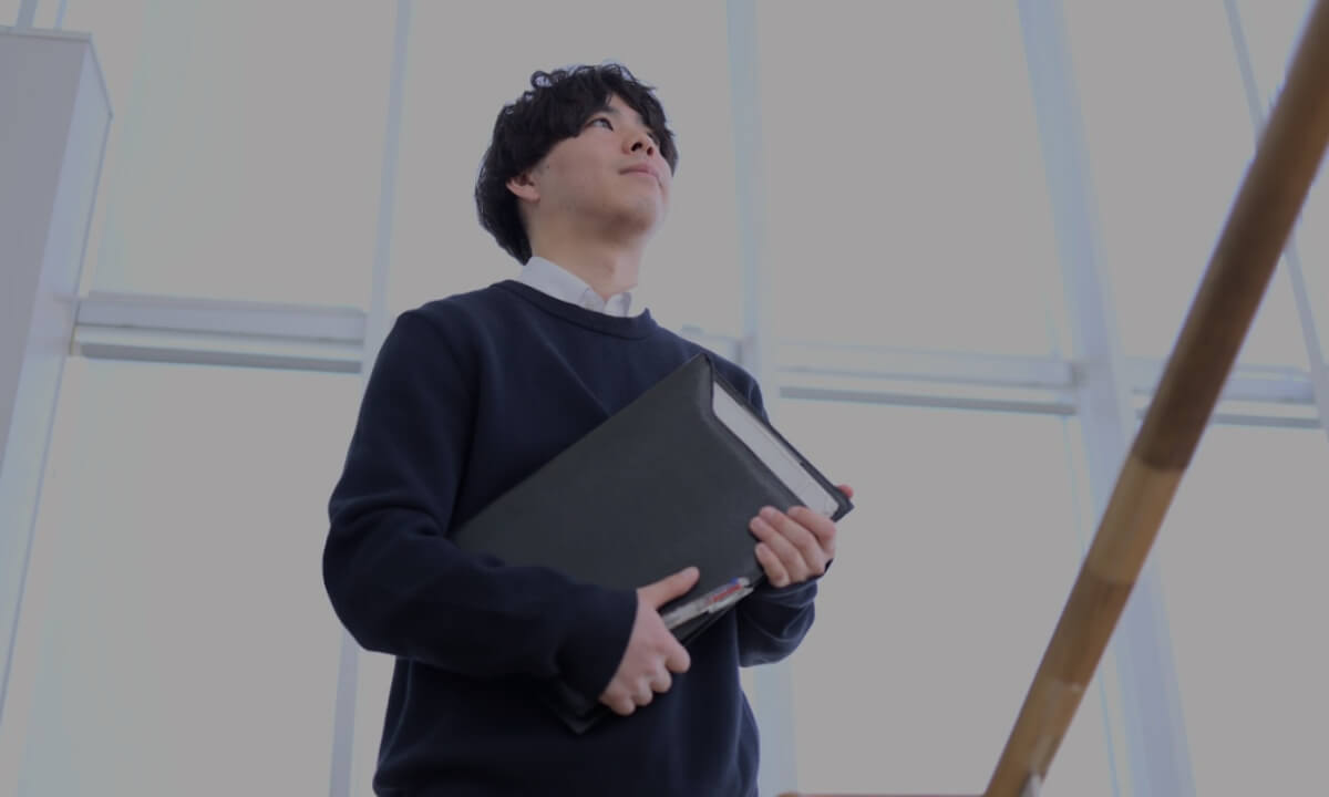 先輩職員インタビュー